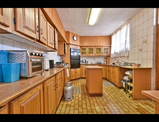 3 BEDROOM APARTMENT FOR SALE IN BRAMLEY PARK